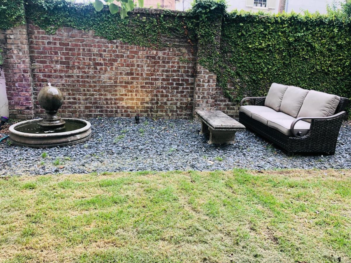 Savannah Sojourn - Time Travelers Retreat 1853 エクステリア 写真