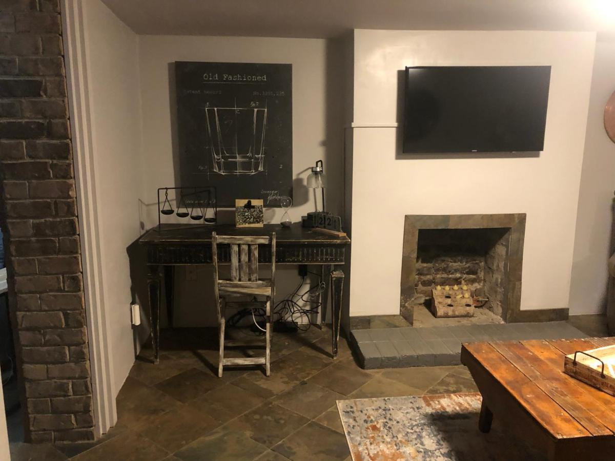 Savannah Sojourn - Time Travelers Retreat 1853 エクステリア 写真