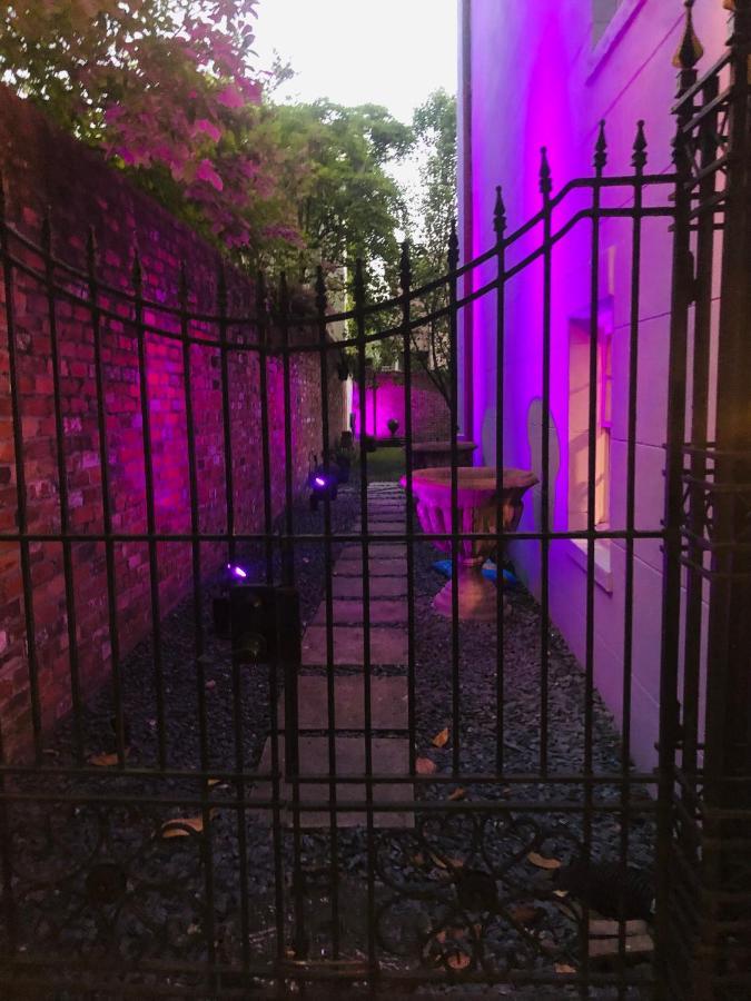 Savannah Sojourn - Time Travelers Retreat 1853 エクステリア 写真